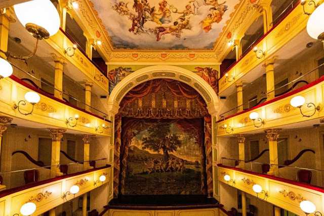 Mola, il Van Westerhout: quel piccolo e raffinato teatro che Eduardo salv� dall'abbattimento